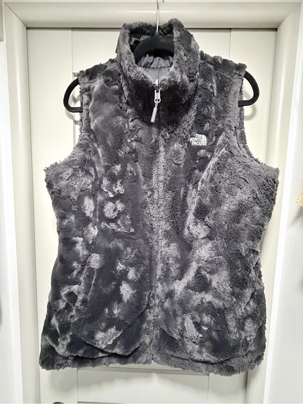 The North Face Women's reversible Black Quilted Vest - Picture 3 of 12